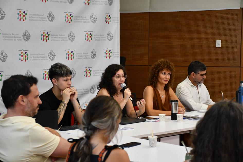 Representantes de Agesic detallando aspectos de la plataforma Representantes de Agesic detallando aspectos de la plataforma