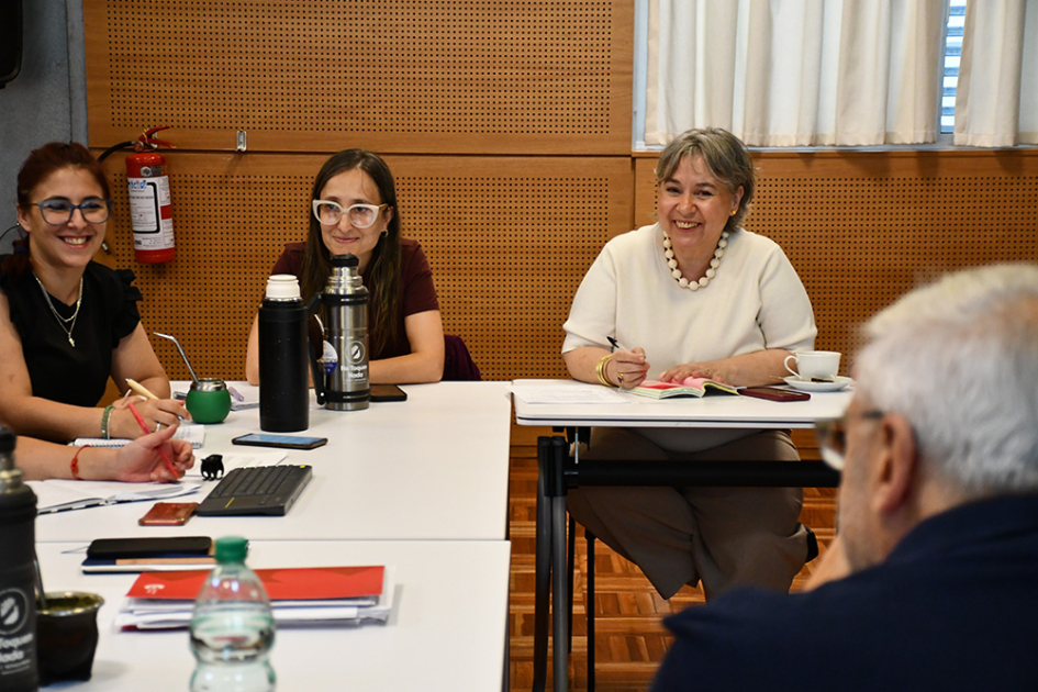 Directora Jimena Fernández junto al equipo del Mecanismo Nacional de Prevención