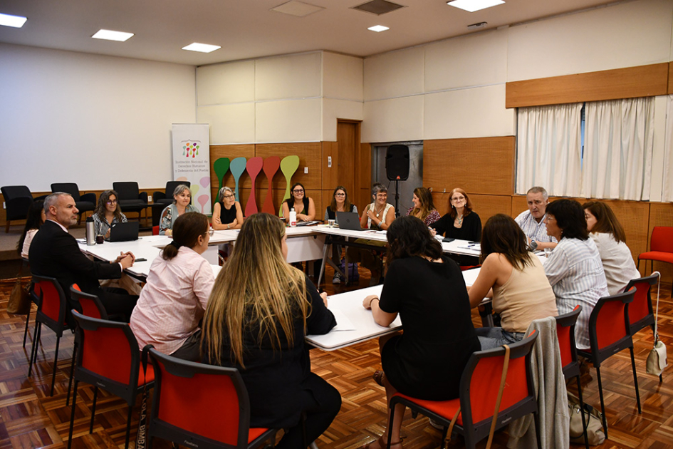 integrantes del grupo de trabajo sobre el sistema de adopción