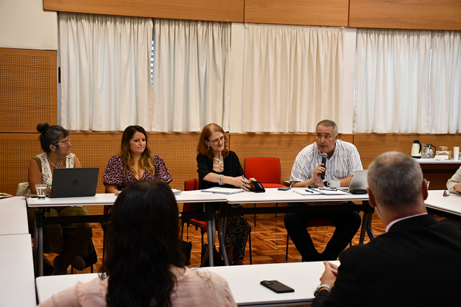 integrantes del grupo de trabajo sobre el sistema de adopción