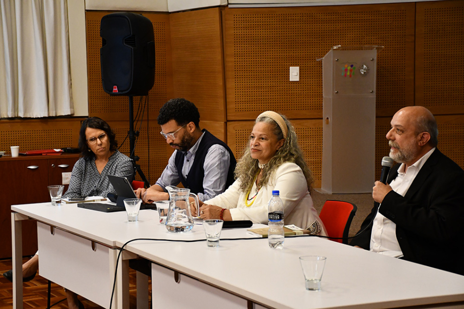 Carola Tron, Oscar Rorra (INDDHH), Susana Andrade (Atabaque) y Nicolás Guigou (académico)