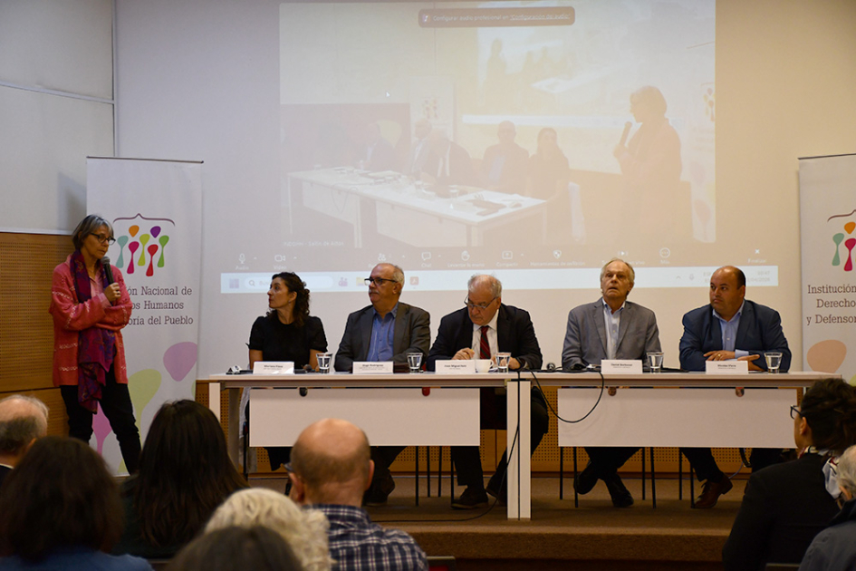M. Mota, M. Risso, J. M. Petit (INDDHH), docente H. Rodríguez, senadores D. Borbonet y N. Viera