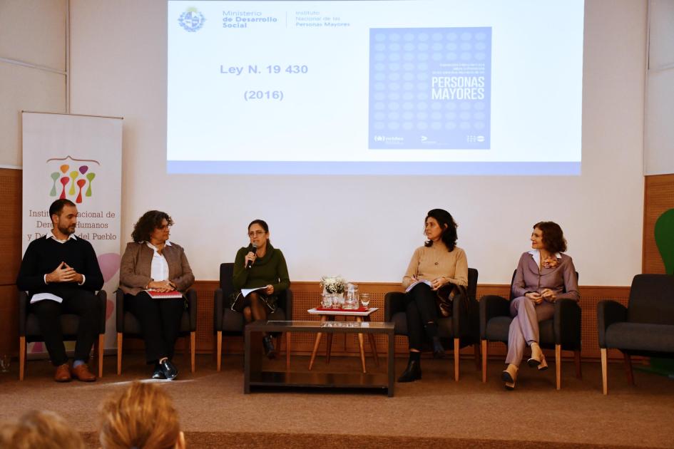 Expositores conversatorio Expositores conversatorio