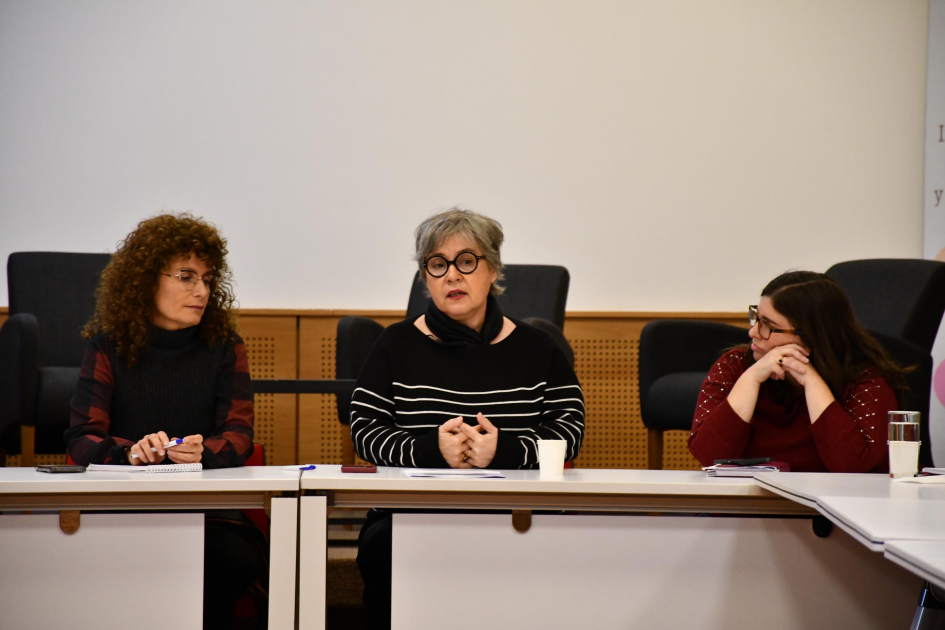 Bienvenida a cargo de la directora de la INDDHH, Jimena Fernández, y el equipo técnico del Mevidis