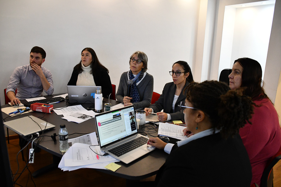 Presidenta Mariana Mota junto a equipo de trabajo del grupo temático de ambiente