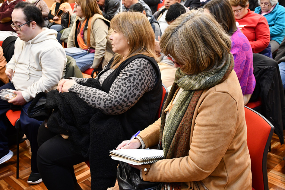 Integrantes de la soc. civil en la asamblea del Consejo Asesor Honorario en temas de discapacidad
