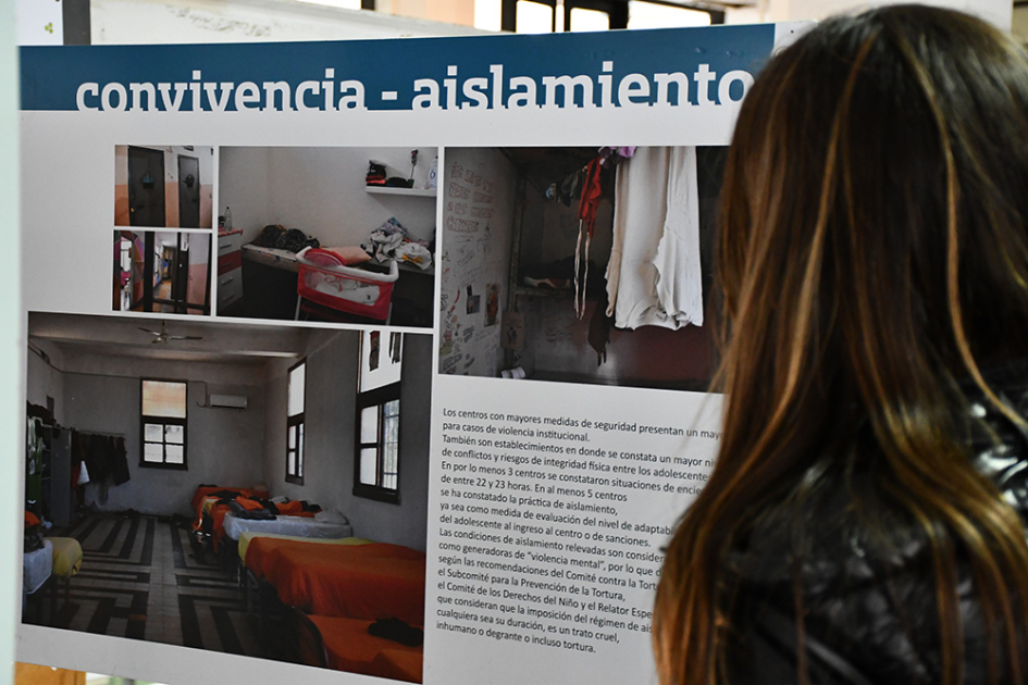 Muestra fotográfica "Derechos humanos y adolescentes privados libertad" en Ciencias Sociales
