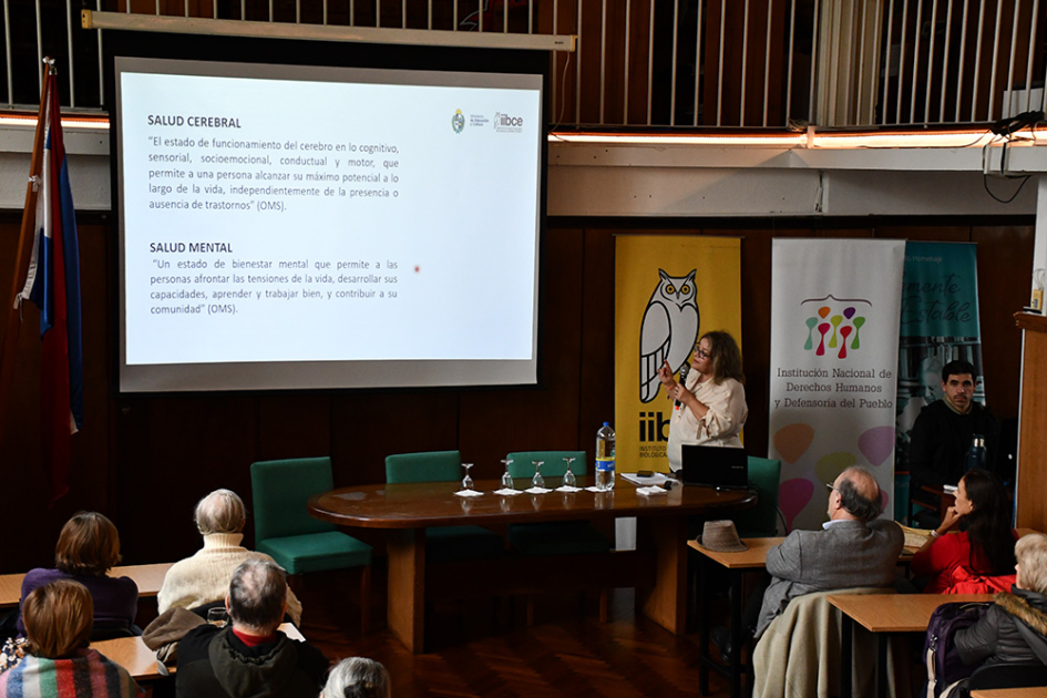 Exposición de Silvia Olivera Bravo de IIBCE Exposición de Silvia Olivera Bravo de IIBCE