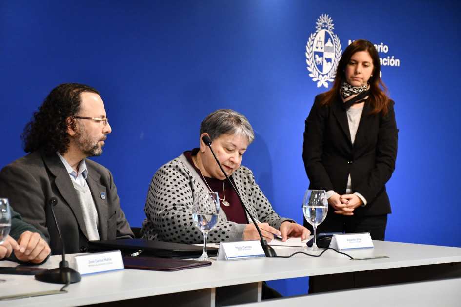Firma de la directora del Archivo General de la Nación, Alejandra Villar