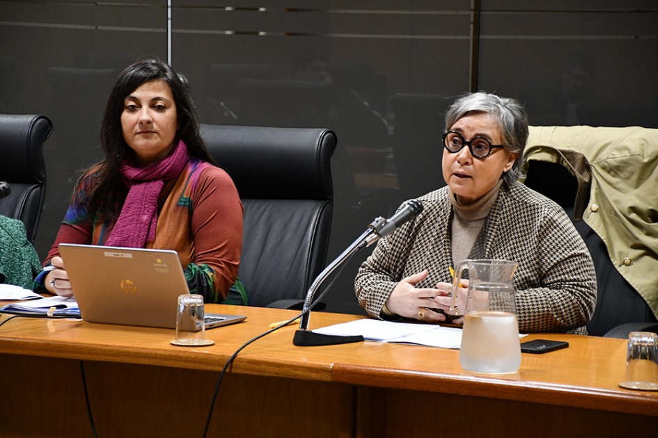 De derecha a izquierda: Jimena Fernández, directora de INDDHH, y Rosana Medina, funcionaria. De derecha a izquierda: Jimena Fernández, directora de INDDHH, y Rosana Medina, funcionaria.