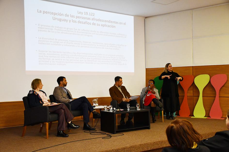 Mónica Olaza (Udelar), Óscar Rorra (INDDHH), Eduardo Delgado y Vicenta Camusso (soc. civil) Mónica Olaza (Udelar), Óscar Rorra (INDDHH), Eduardo Delgado y Vicenta Camusso (soc. civil)