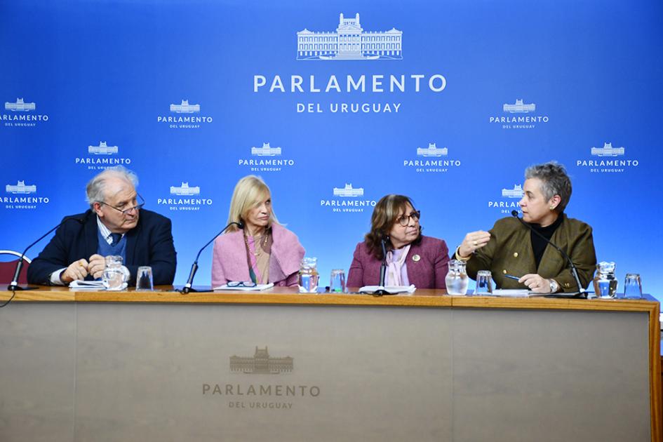 Autoridades en conferencia de prensa Autoridades en conferencia de prensa