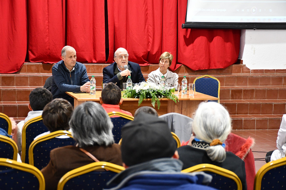 Javier Utermark (I de Soriano), director Marcos Israel (INDDHH), alcaldesa Daniela Ruiz (V. Soriano)
