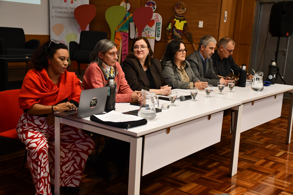 Mesa de apertura con autoridades de INDDHH, Mides, MEC y ANEP-Codicen Mesa de apertura con autoridades de INDDHH, Mides, MEC y ANEP-Codicen