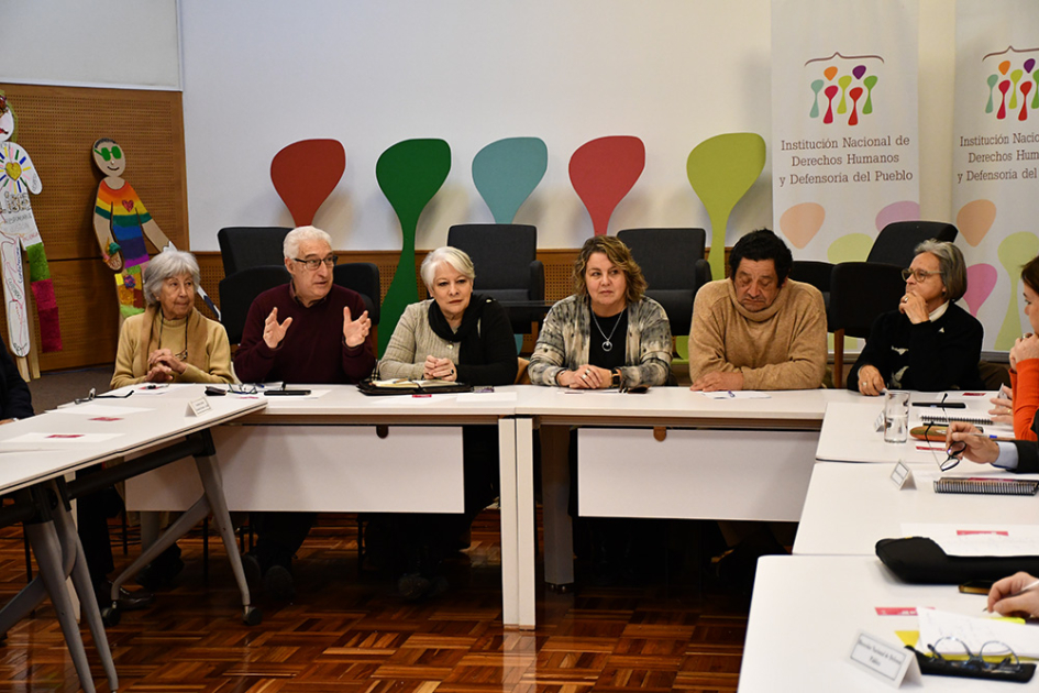 representantes de la mesa de trabajo de organizaciones sociales de personas mayores representantes de la mesa de trabajo de organizaciones sociales de personas mayores