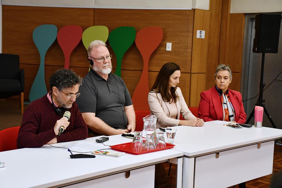 Heber Da Cunha (INDDHH), Peter Hughes, Lucía Arbelbide (Embajada EEUU) y Jimena Fernández (INDDHH) Heber Da Cunha (INDDHH), Peter Hughes, Lucía Arbelbide (Embajada EEUU) y Jimena Fernández (INDDHH)