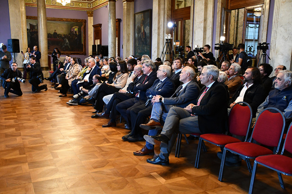 Asunción de Juan Miguel Petit al Consejo Directivo