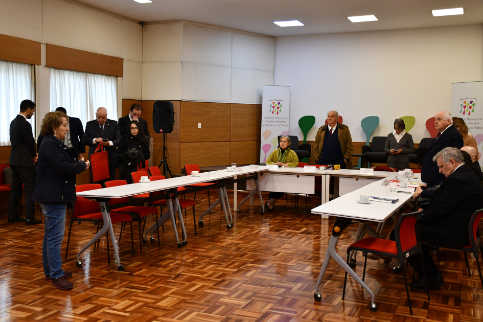 Vista general de la sala al iniciar la visita guiada por el Sitio de Memoria ex SID