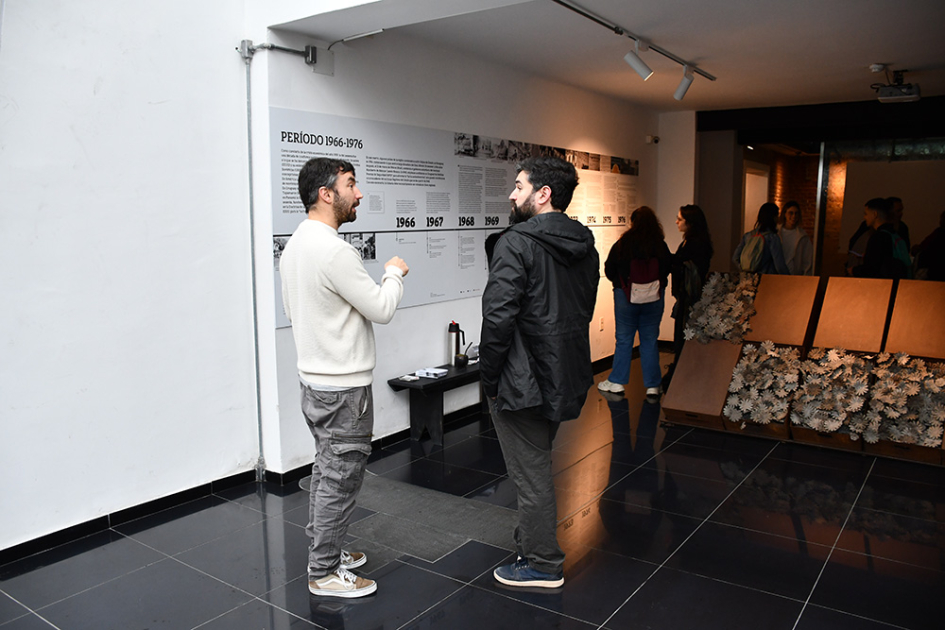 Visitantes en el Sitio de Memoria ex SID