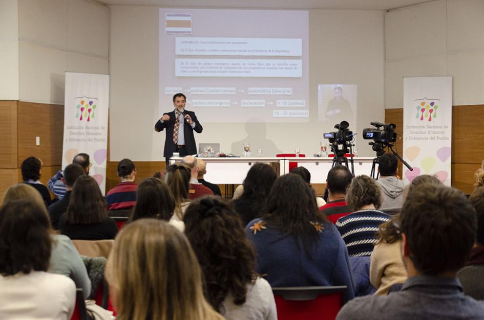 Taller ACNUR-INDDHH Mondelli desarrollando el marco teórico desde el escenario