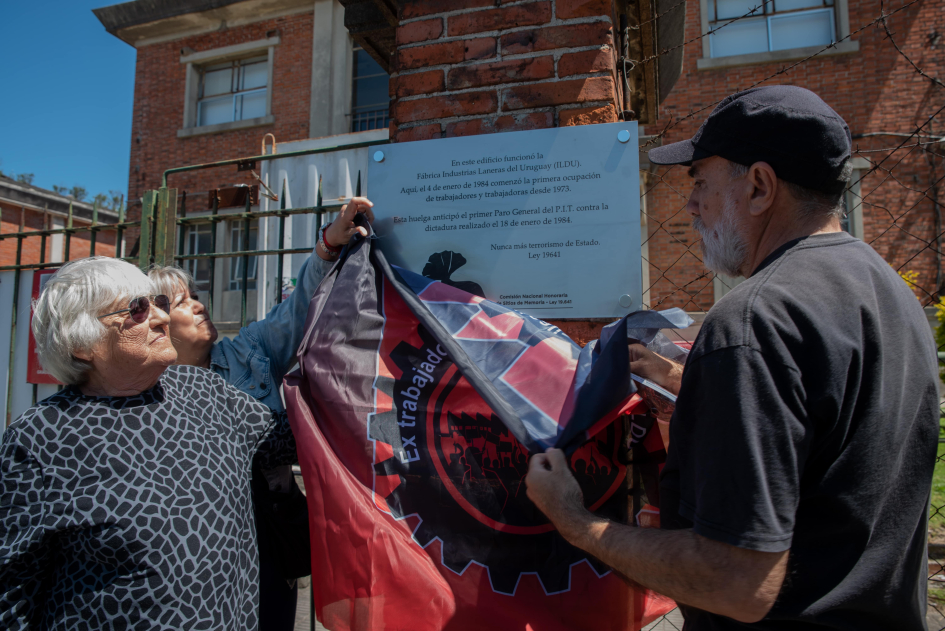 Inauguración de la placa homenaje en la ex ILDU. Fotografía: Martín Varela, 2025.