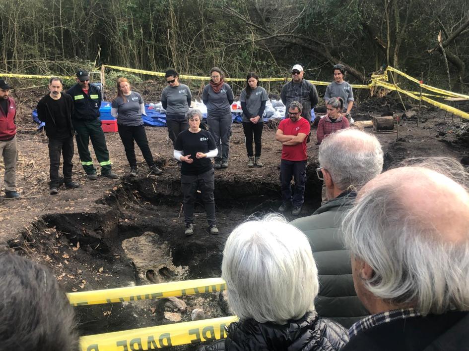 Equipo de Busqueda informando a la organización Madres y Familiares de Detenidos Desaparecidos Equipo de Busqueda informando a la organización Madres y Familiares de Detenidos Desaparecidos
