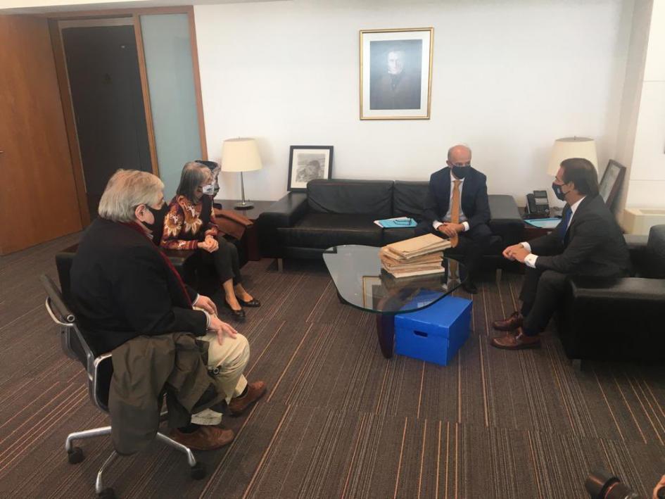 Tayler, Mota, García y Lacalle Pou en el despacho de Presidencia de la República Tayler, Mota, García y Lacalle Pou en el despacho de Presidencia de la República
