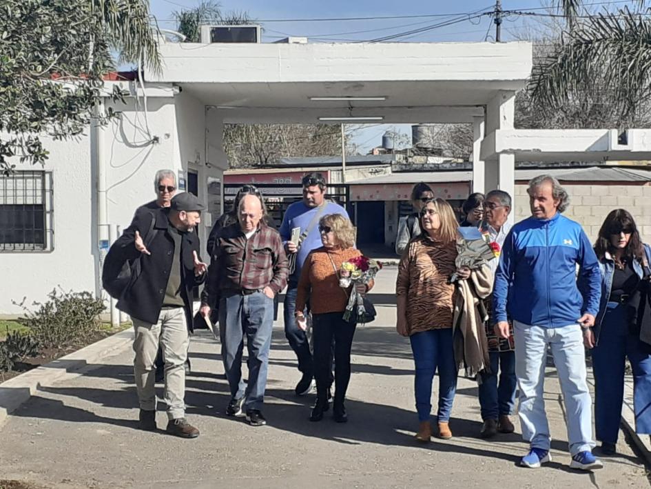 Hijos de Pedreira Brum recorren el cementerio acompañados por los investigadores de Búsqueda INDDHH Hijos de Pedreira Brum recorren el cementerio acompañados por los investigadores de Búsqueda INDDHH