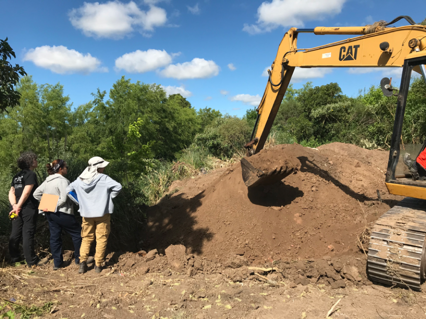 Tareas de excavación con retroexcavadora. Tareas de excavación con retroexcavadora.