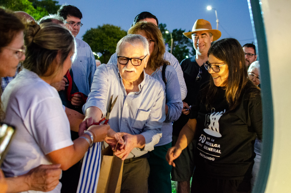 Inauguración de la placa homenaje en el Memorial Huelga General.