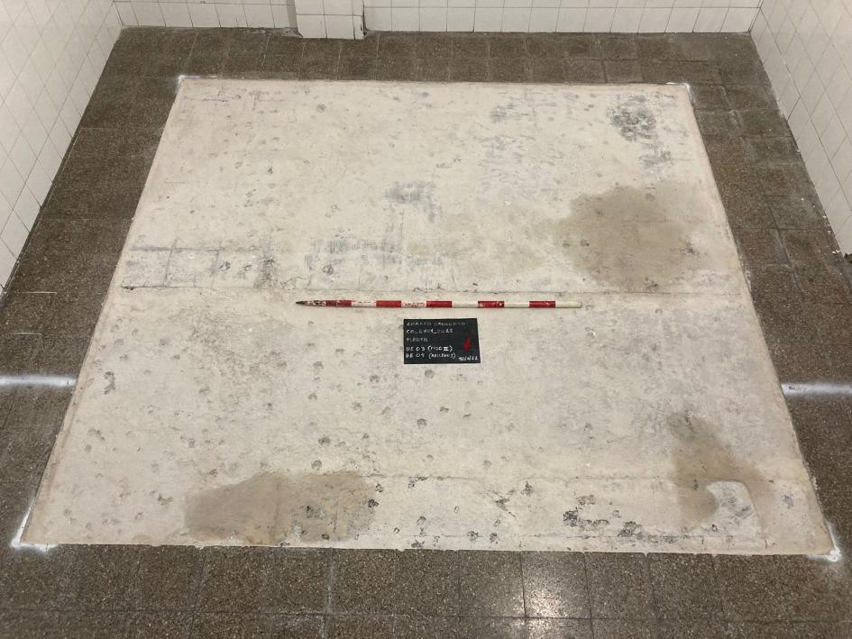 Área a excavar en proceso de rotura de piso y contrapiso Área a excavar en proceso de rotura de piso y contrapiso