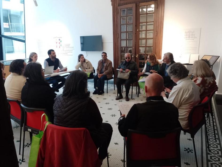 Subgrupo de trabajo en la sala Gelmán