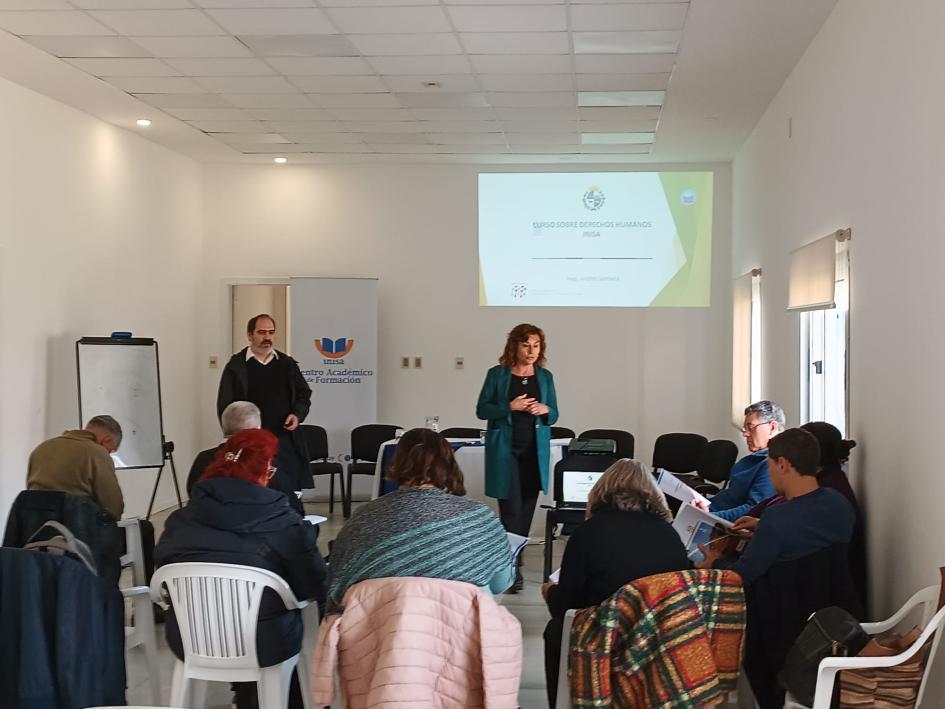 Clase con funcionarios de INISA Clase con funcionarios de INISA