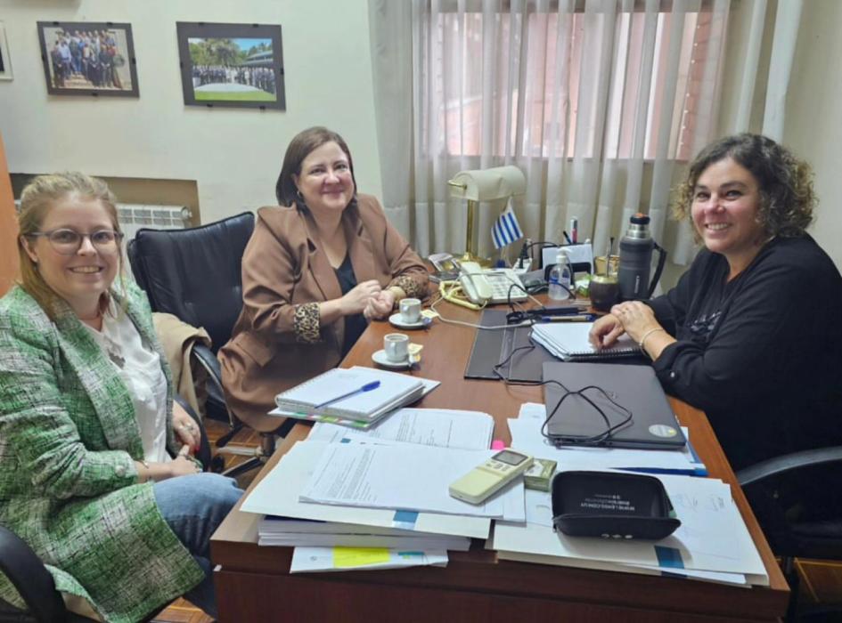 La directora de INDDHH Carmen Rodríguez y sec. ejecutiva del Congreso de Intendentes Macarena Rubio