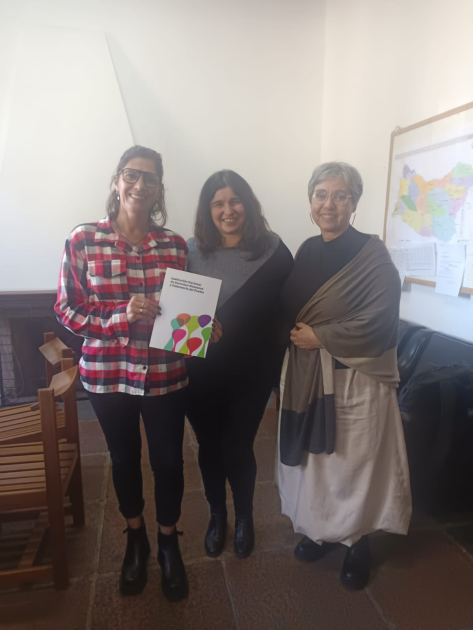 Reunión con María Eugenia Taruselli, responsable del Depto. de Desarrollo Social Mides Salto Reunión con María Eugenia Taruselli, responsable del Depto. de Desarrollo Social Mides Salto
