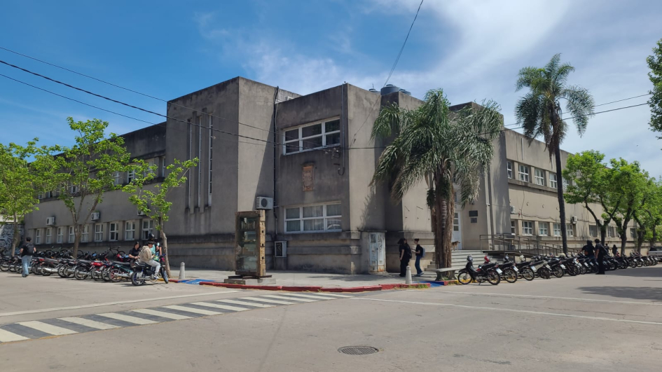 Liceo Miguel Rubino de Durazno. Fotografía: Martín Varela, 2025. Frente del Liceo Departamental de Durazno.