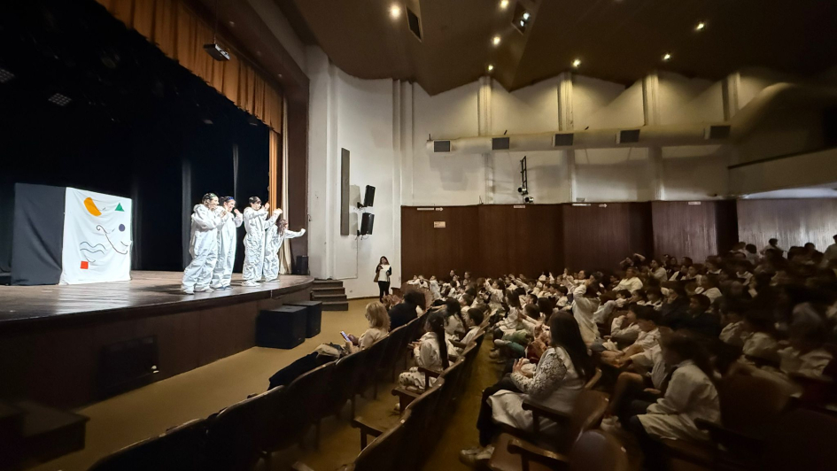 Funciones de la obra de teatro "Contando derechos" en Flores y Florida