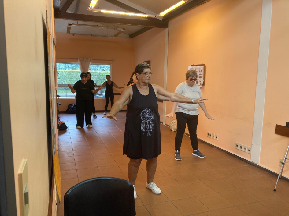 Usuarias del Centro Diurno en clase de gimnasia