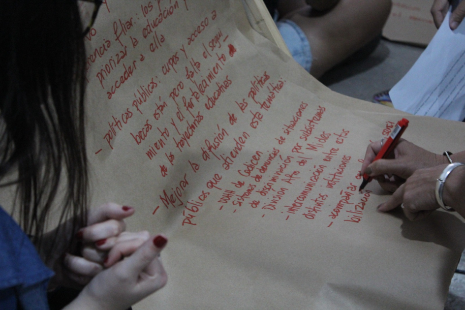 Propuestas del grupo de trabajo escritas en una hoja