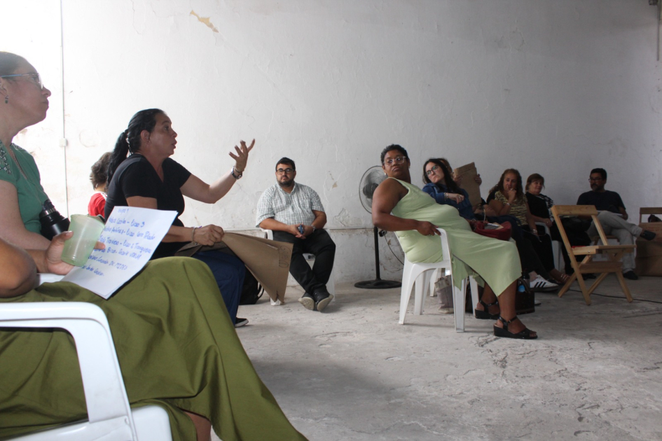 Intercambio entre integrantes del grupo de trabajo