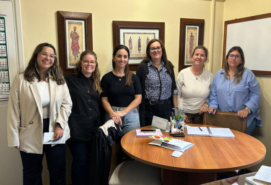 Reunión del área de Descentralización con la dir. gral. Administrativa de Intendencia de Flores