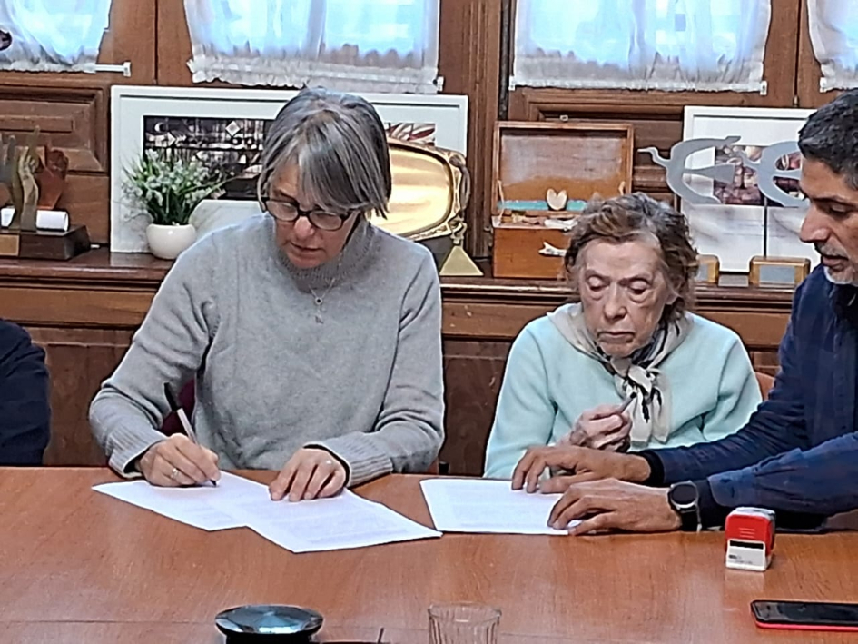 Firma de convenio con Abuelas de Plaza de Mayo