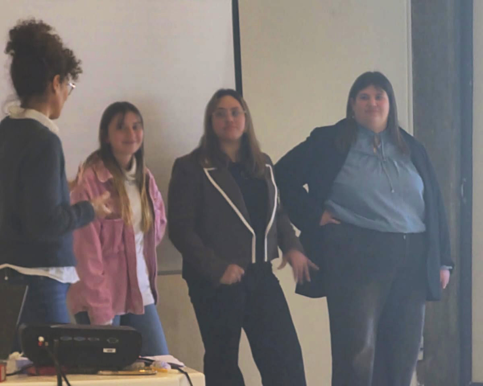 Andrea Mazzei del Mevidis junto a las organizadoras
