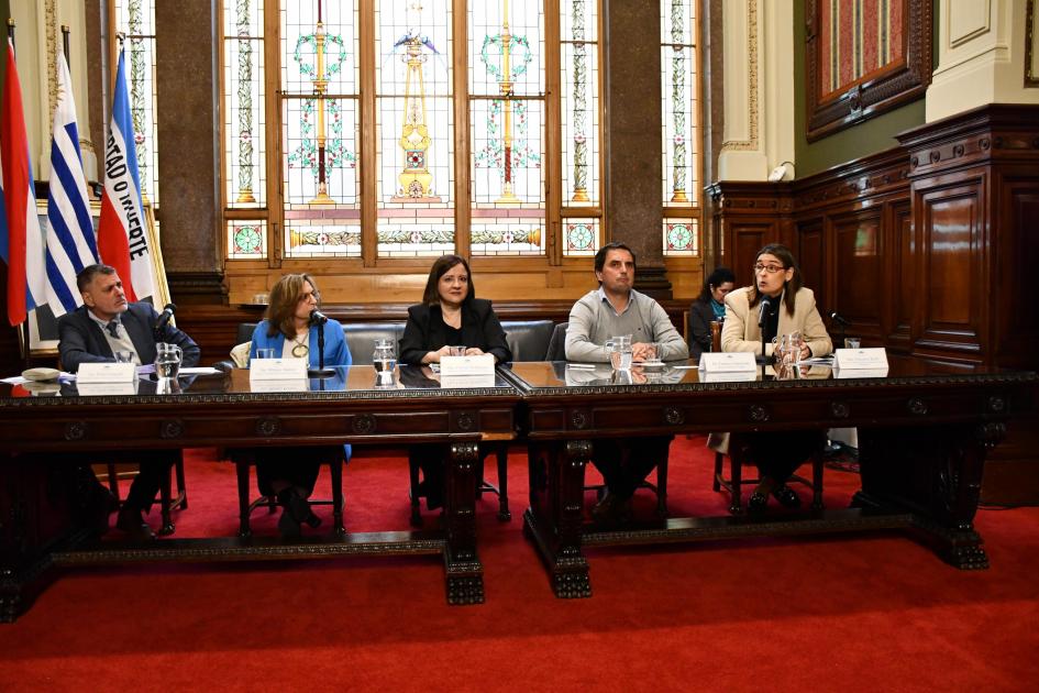 Autoridades de INDDHH, InMujeres y Sistema de Cuidados de MIDES, MTSS y Oficina de Servicio Civil Autoridades de INDDHH, InMujeres y Sistema de Cuidados de MIDES, MTSS y Oficina de Servicio Civil