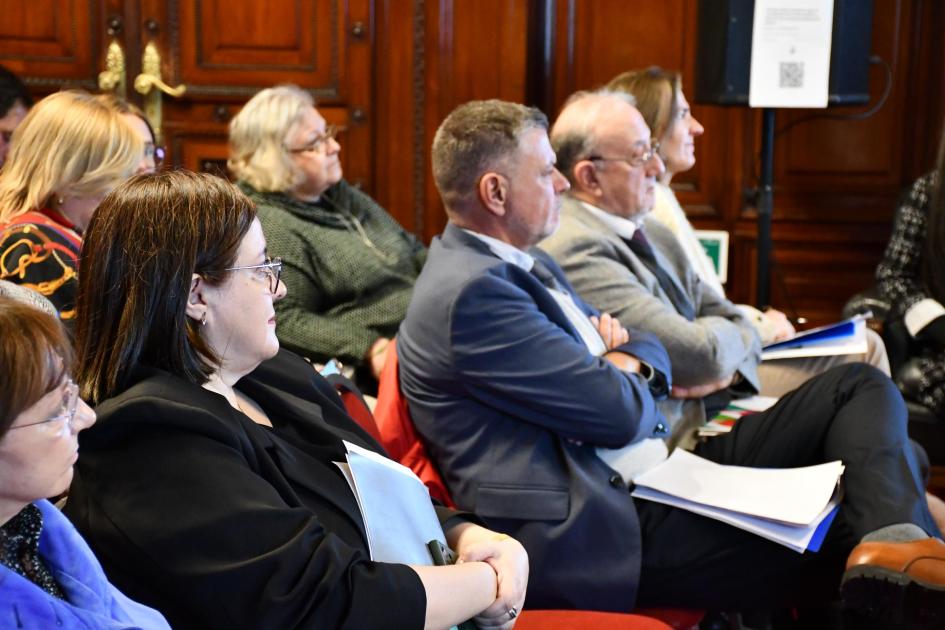 Presentación del informe del grupo de trabajo sobre cuidados parentales Presentación del informe del grupo de trabajo sobre cuidados parentales