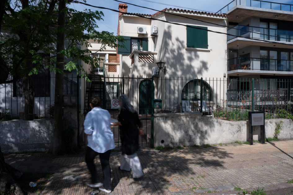 Frente de la casa ubicada en Amazonas 1440.
