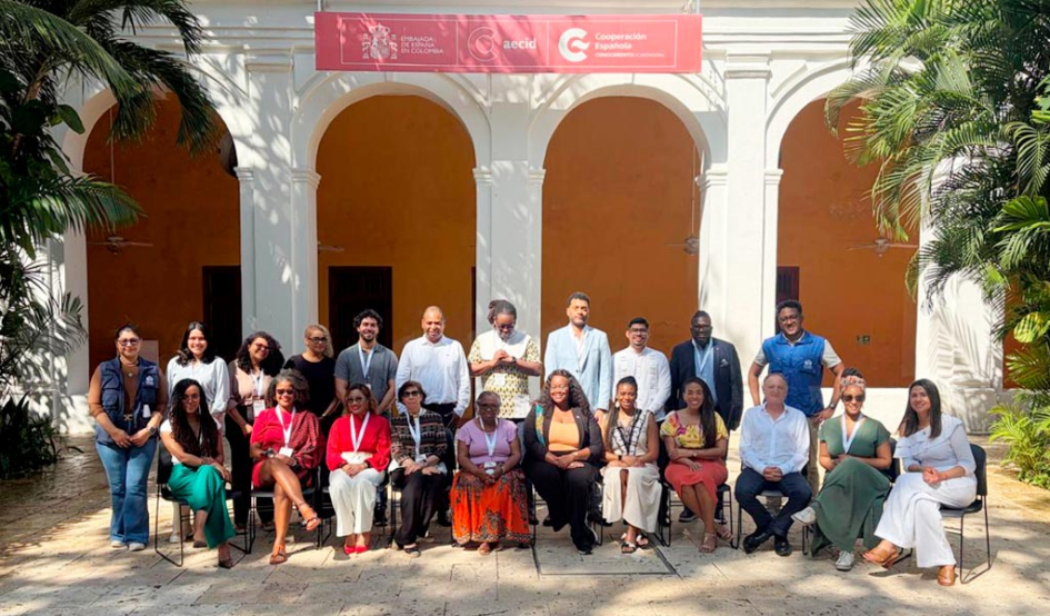 Participantes del encuentro. Foto: RINDHCA