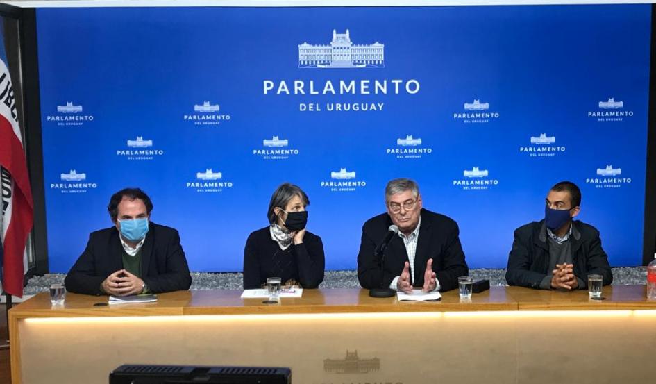 La INDDHH en conferencia de prensa en el Parlamento