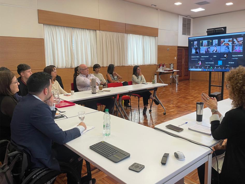 Charla Tendencias en el Derecho al empleo y seguridad social de las personas con discapacidad en UE Charla Tendencias en el Derecho al empleo y seguridad social de las personas con discapacidad en UE