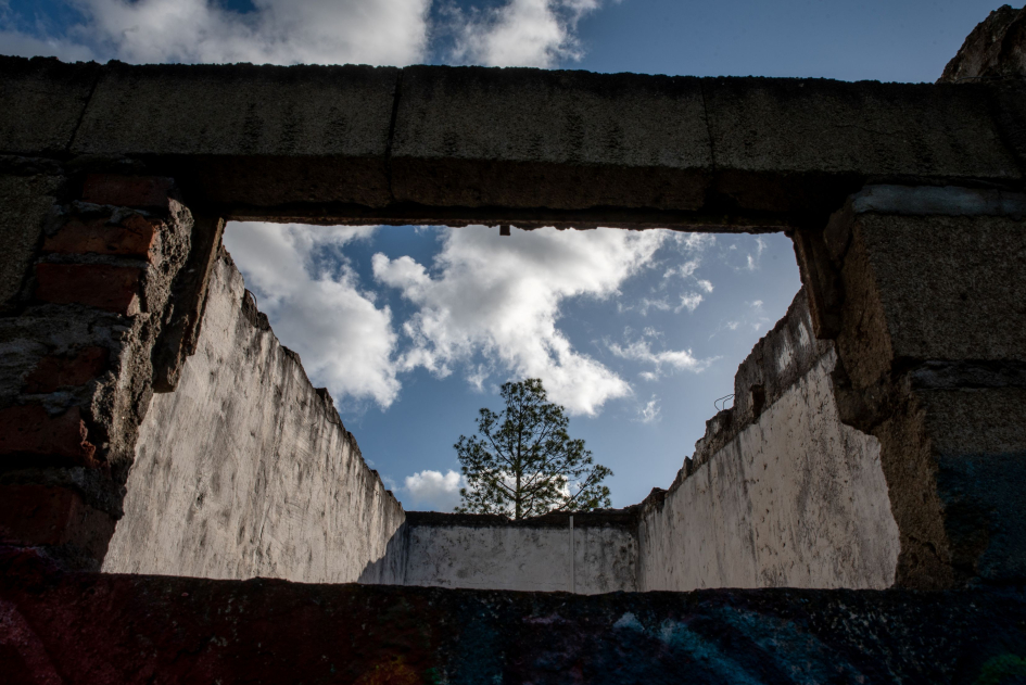 Muros de hormigón de la vieja estructura del lugar.